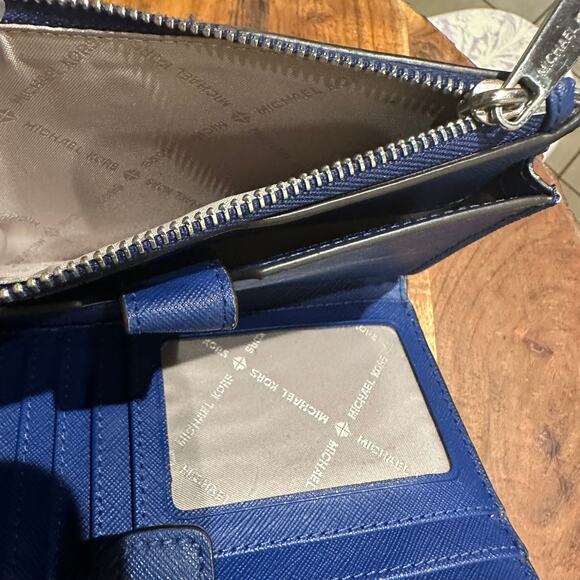 Michael Kors Jet Set Wristlet Travel Double Zip Phone Wallet Royal Blue Phone - Picture 13 of 14